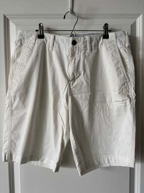 Express Men's White Stretch Classic 10 Inch Inseam Chino Shorts Size 33